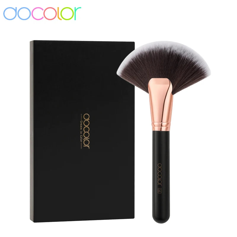Docolor 1Pcs Soft Large Fan Makeup Brush Foundation Blusher Powder Highlighter Powder Brushes Cosmetic Professional Women Face
